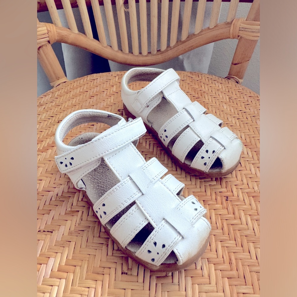 See Kai Run - Gloria Sandal in white leather size 10 little girls